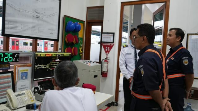 Pastikan Operasional KA Tetap Aman Memasuki Musim Penghujan dan Jelang Masa Nataru, KAI Daop 6 Yogyakarta Lakukan Inspeksi Lintas