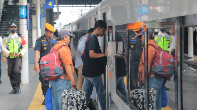 KAI Daop 1 Jakarta Lakukan Rekayasa Operasional, Sejumlah KAJJ Berhenti Luar Biasa di Stasiun Jatinegara 2 Desember 2025