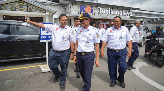 Direktur Utama PT KAI Lakukan Posko Angkutan Nataru 2025/2026, Pastikan Pelanggan Terlayani dengan Baik