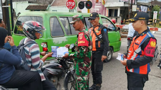 Jaga Keselamatan Perjalanan KA, KAI Daop 4 Semarang Laksanakan Sosialisasi Keselamatan di Perlintasan Sebidang di Grobogan