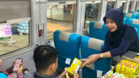 KAI Services Siaga Layani Service Recovery bagi Penumpang Terdampak Keterlambatan Akibat Banjir Jalur Semarang