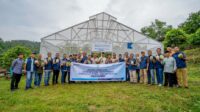Panen Perdana Greenhouse Hidroponik, Krakatau Steel Perkuat Pendidikan Pertanian Modern dan Ketahanan Pangan Pesantren