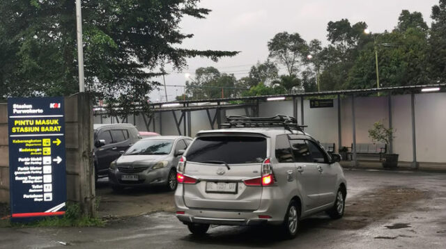 Pecah Kepadatan, Stasiun Purwokerto Buka Akses Drop Zone Pintu Barat