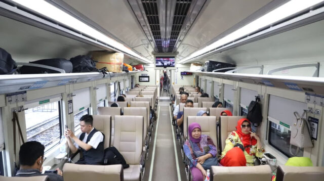 Hujan di Wilayah Jakarta, KAI Imbau Pelanggan Datang Lebih Awal ke Stasiun dan Manfaatkan Face Recognition Boarding Gate