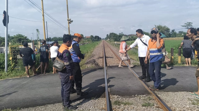 KAI Daop 7 Madiun Menyayangkan Insiden Pengendara Sepeda Motor Tertemper KA Brantas di Perlintasan Sebidang Tidak Terjaga