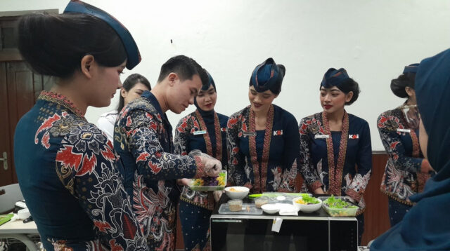 Tingkatkan Kapasitas Pelayanan, KAI Services Gelar Training Untuk Prama Prami di Rangkaian Compartment