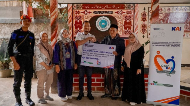 KAI Daop 1 Jakarta Salurkan TJSL Rp1,9 Miliar Sepanjang 2025 untuk Pendidikan hingga Pelestarian Lingkungan