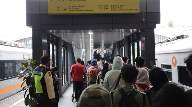 Stasiun Bandung dan Kiaracondong Layani 163 Ribu Pelanggan Datang Selama 16 Hari Liburan Natal dan Tahun Baru, Bukti Bandung Jadi Destinasi Favorit Akhir Tahun