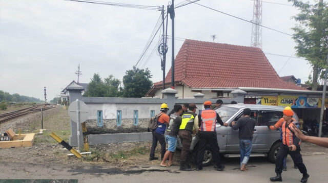 KAI Tegaskan Disiplin Berlalu Lintas di Perlintasan Sebidang, Kecelakaan di JPL 35 Kedunggalar Jadi Pengingat Keselamatan Bersama