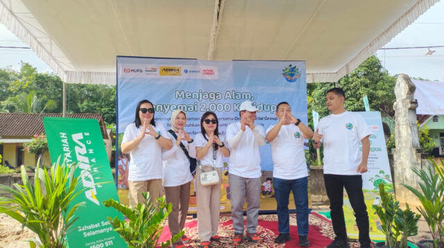 Peduli Sumatra: Adira Finance Bantu Warga Terdampak & Tanam Pohon Berakar Kuat Bersama Grup MUFG