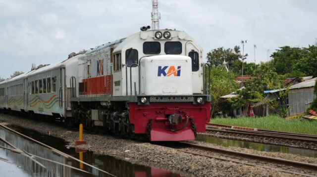 Normalisasi Jalur Pekalongan – Sragi yang Terdampak Banjir Terus Dilakukan, KA Berjalan 40 Kpj dan Tidak Ada Pembatalan Perjalanan