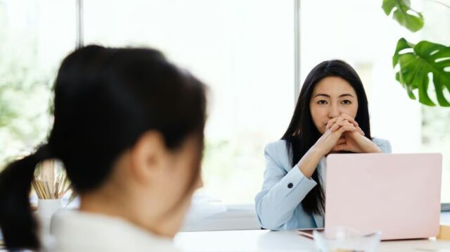 Tips untuk Mengurangi Membandingkan Hidup dengan Orang di Medsos