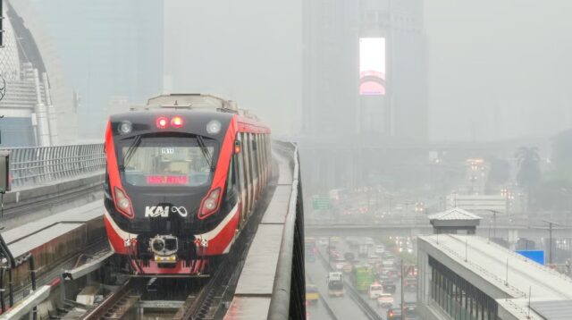 Musim Hujan, LRT Jabodebek Dukung Mobilitas Perkotaan yang Lebih Terprediksi dan Nyaman