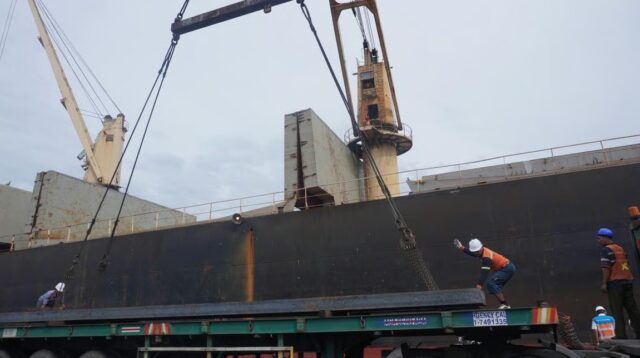 Tonggak Awal 2026, Pelindo Multi Terminal Jamrud Nilam Mirah Layani Kapal Impor Perdana