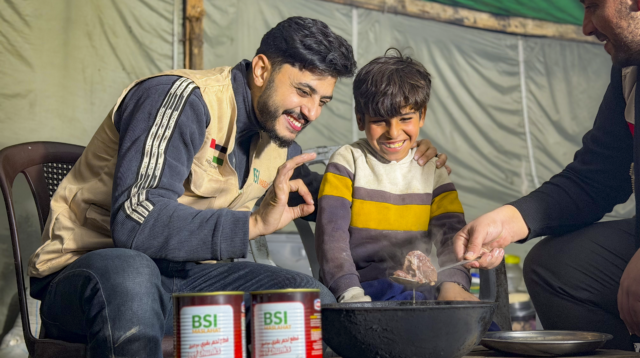 BSI Maslahat Berhasil Tembus Blokade untuk Antarkan Amanah Kurban dan  Sedekah Daging Kaleng bagi Rakyat Palestina 