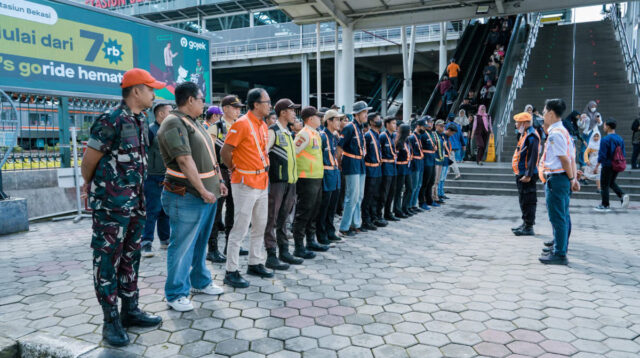 KAI Daop 1 Jakarta dan Komunitas Sadulur Spoor Ajak Warga Bekasi Berbudaya Disiplin di Perlintasan Sebidang