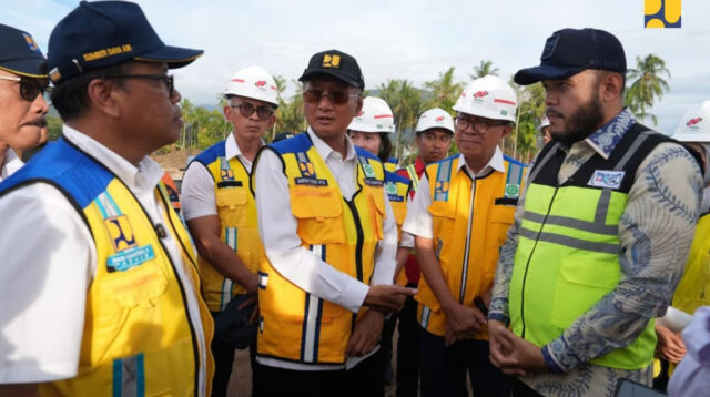 Tinjau Normalisasi Sungai Air Dingin Padang, Menteri PU Instruksikan Percepatan Penanganan dan Keterlibatan Masyarakat Melalui Program Padat Karya