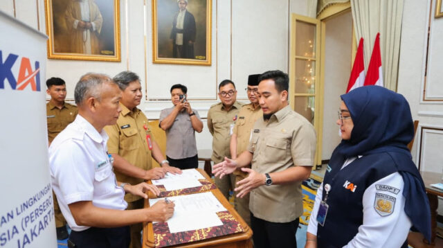 TJSL KAI Daop 1 Jakarta Salurkan Pompa Air ke Pemkot Cilegon untuk Dukung Sistem Irigasi Cegah Banjir