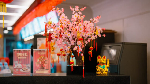 KAI Services Hadirkan Nuansa Imlek dalam Perjalanan Kereta Api