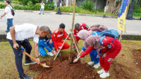 PTPP Sinergikan K3, ESG, dan Transportasi Hijau melalui Penanaman Pohon