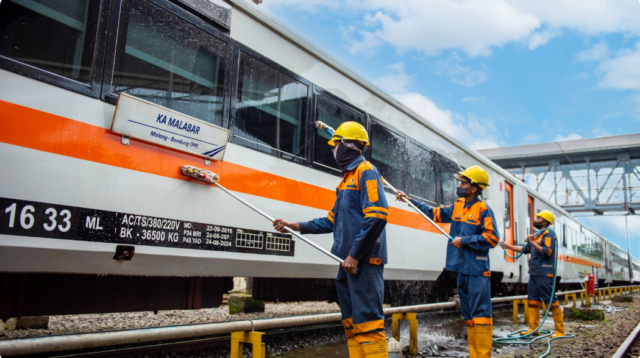 Bersiap Menghadapi Masa Angleb, KAI Services Terus Meningkatkan Kualitas Pelayanan Kebersihan