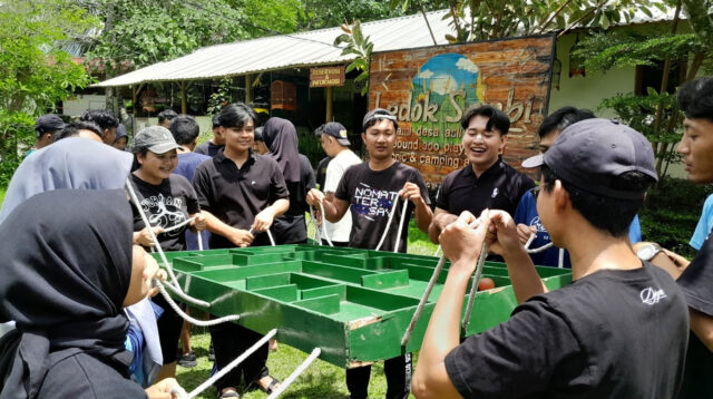 Tingkatkan Pelayanan Kepada Pelanggan, Loko Café Gelar Pembinaan Praja Praji di Kaliurang