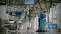 Ride On Scrubber, Si Kecil Andalan Resclean Buat Lantai Stasiun Bersih