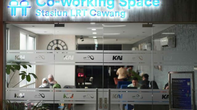 Waktu Transit Lebih Produktif, Manfaatkan Fasilitas Co-Working Space di Stasiun Cawang