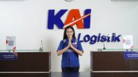 Rayakan Momen Hari Valentine, KAI Logistik Bagikan Cokelat Untuk Pelanggan