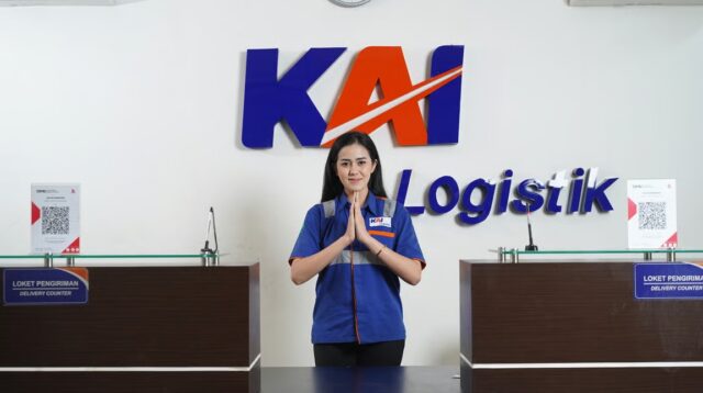 Rayakan Momen Hari Valentine, KAI Logistik Bagikan Cokelat Untuk Pelanggan