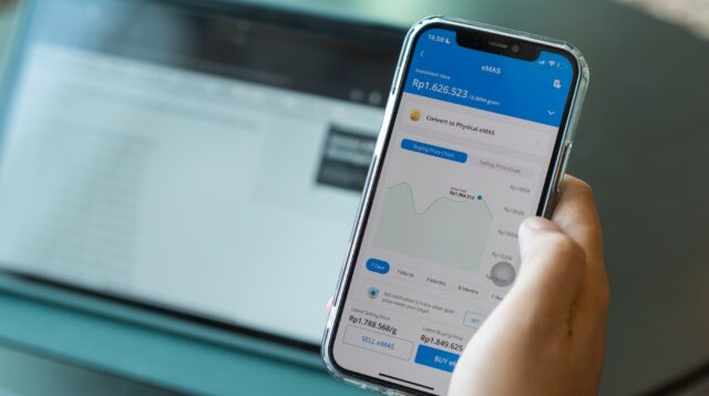 Datang Cuma Setahun Sekali, Simak 4 Tips Menginvestasikan THR dengan Emas!