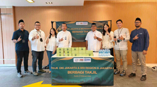 Sinergi Kebaikan, FKIJK DKI Jakarta dan BRI Regional Office 1 Gelar Aksi Berbagi Takjil