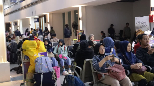 Dua Hari Pasca Idul Fitri 1447 H, Volume Penumpang KA di Daop 2 Bandung Masih Tinggi