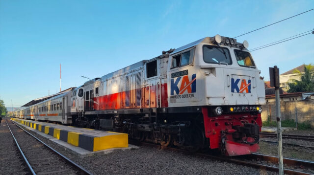 KA Siliwangi Jadi Primadona Lebaran 2026, Okupansi Tembus 201% di Lintas Cipatat–Sukabumi