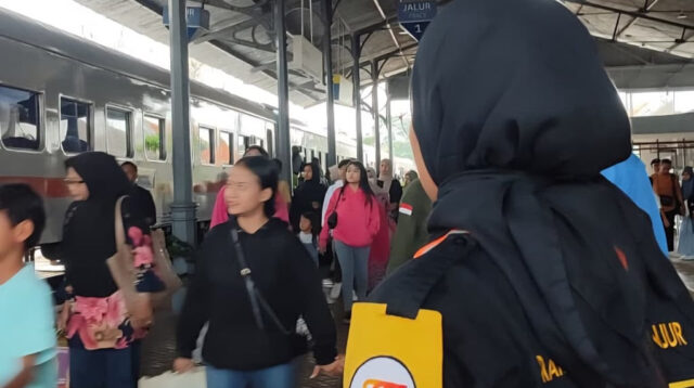165 Relawan Dari Komunitas Railfans dan Pramuka Tinggalkan Libur Lebaran, Memilih Layani Pelanggan di wilayah KAI Daop 2 Bandung