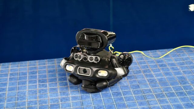 Inspeksi Aset Bawah Laut di Fasilitas Migas dengan FIFISH E-Master