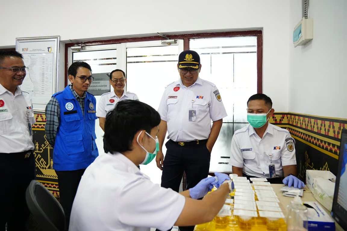 Pastikan Angkutan Lebaran 2026 Aman, KAI Divre IV Tanjungkarang Gandeng BNN Lampung Gelar Tes Narkoba Petugas KA Pastikan Angkutan Lebaran 2026 Aman, KAI Divre IV Tanjungkarang Gandeng BNN Lampung Gelar Tes Narkoba Petugas KA