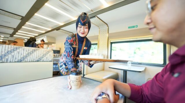 Selama Bulan Ramadhan, Kuliner Kereta Siapkan Menu Takjil untuk Penumpang Kereta Api
