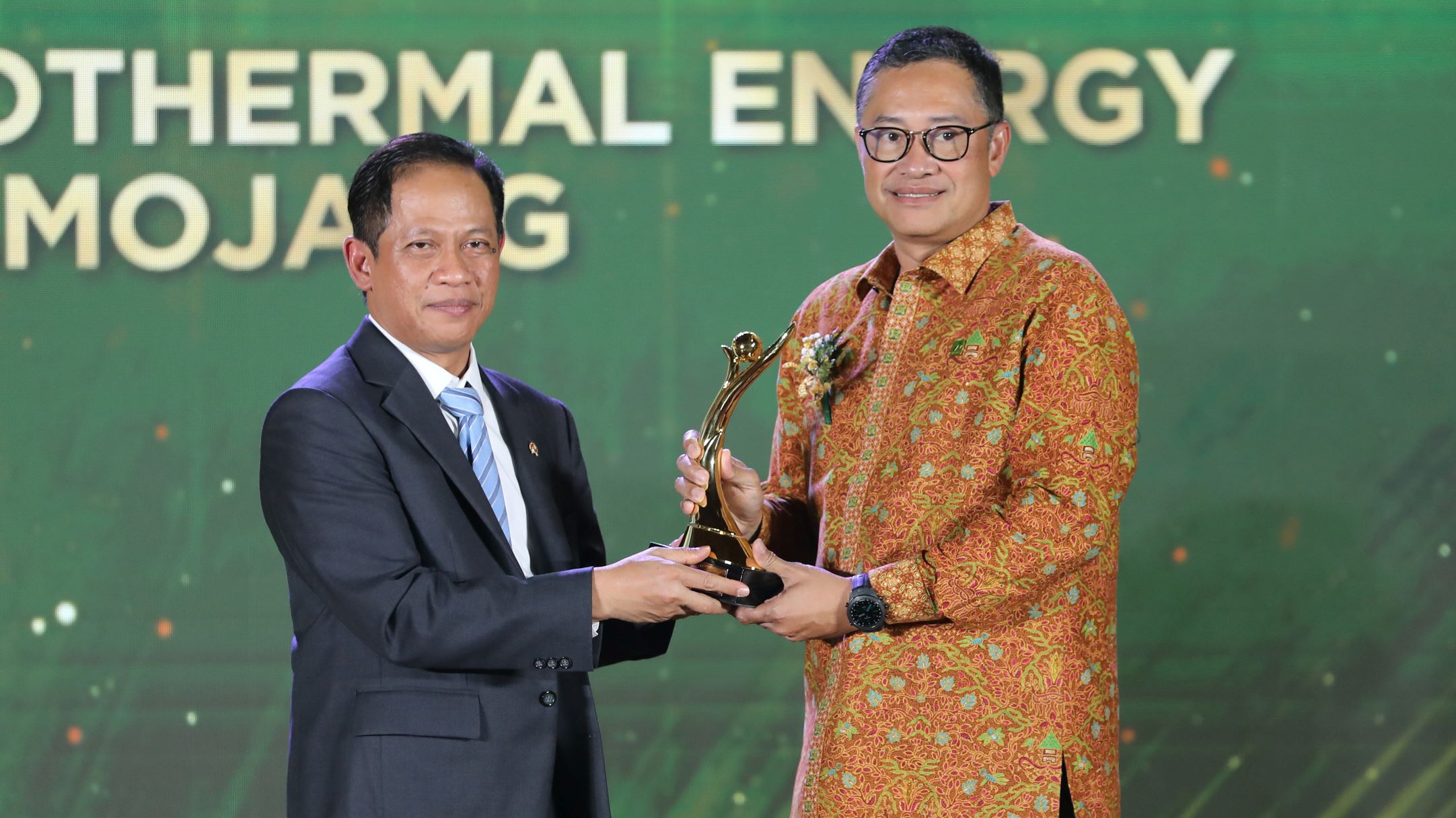 PGE Raih PROPER Emas ke-15 Berturut-turut, Bukti Manfaat Panas Bumi Nyata bagi Lingkungan dan Masyarakat PGE Raih PROPER Emas ke-15 Berturut-turut, Bukti Manfaat Panas Bumi Nyata bagi Lingkungan dan Masyarakat