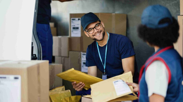 UMKM Go Global: Strategi Kirim Paket Ke Luar Negeri dengan Aman dan Terjangkau