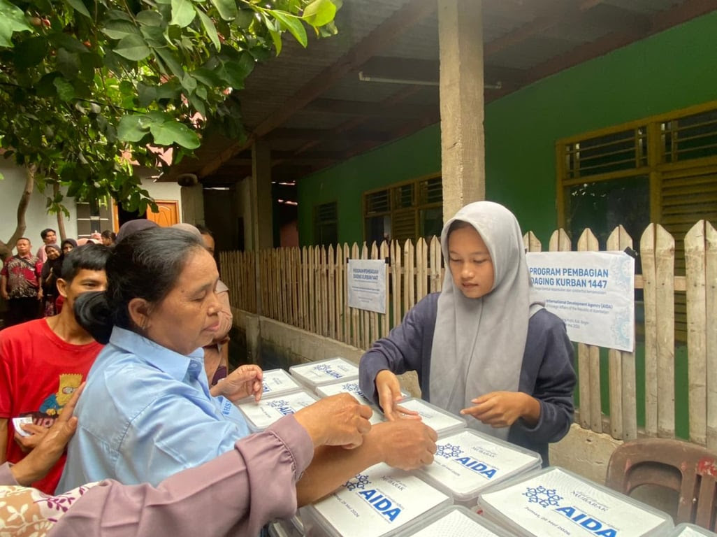 AIDA Kemlu Azerbaijan dan OIC Youth Indonesia Salurkan 500 Paket Daging Kurban bagi Masyarakat di Bogor dan Sukabumi AIDA Kemlu Azerbaijan dan OIC Youth Indonesia Salurkan 500 Paket Daging Kurban bagi Masyarakat di Bogor dan Sukabumi