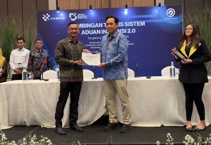 Aksi Nyata Berantas Transaksi Ilegal, DANA Sabet Penghargaan Perusahaan Paling Aktif dalam Melaporkan Konten Ilegal dari Komdigi Aksi Nyata Berantas Transaksi Ilegal, DANA Sabet Penghargaan Perusahaan Paling Aktif dalam Melaporkan Konten Ilegal dari Komdigi
