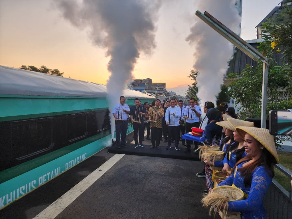 KA Cikuray Hadir dengan Rangkaian Baru, Relasi Garut – Pasar Senen Berangkat Perdana Hari Ini Dengan Okupansi Lebih Dari 100 Persen KA Cikuray Hadir dengan Rangkaian Baru, Relasi Garut – Pasar Senen Berangkat Perdana Hari Ini Dengan Okupansi Lebih Dari 100 Persen