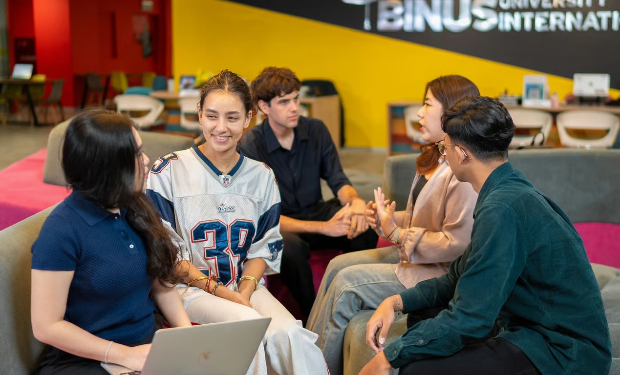 Belajar AI dan Cloud Sambil Raih Double Degree: Ini yang Bikin Computer Science BINUS International Unggul! Belajar AI dan Cloud Sambil Raih Double Degree: Ini yang Bikin Computer Science BINUS International Unggul!