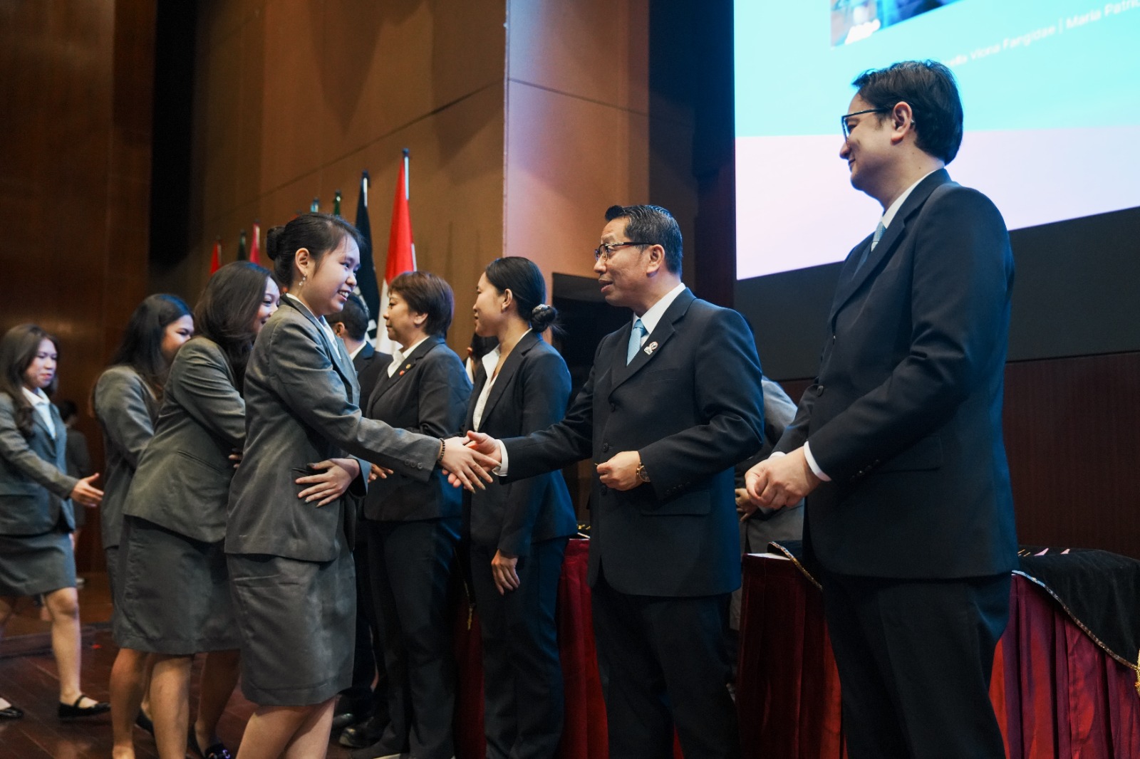 UPH Student Leaders Appreciation and Inauguration 2026: Kukuhkan 837 Student Leaders Baru untuk Melayani, Memimpin dengan Karakter dan Membawa Dampak UPH Student Leaders Appreciation and Inauguration 2026: Kukuhkan 837 Student Leaders Baru untuk Melayani, Memimpin dengan Karakter dan Membawa Dampak