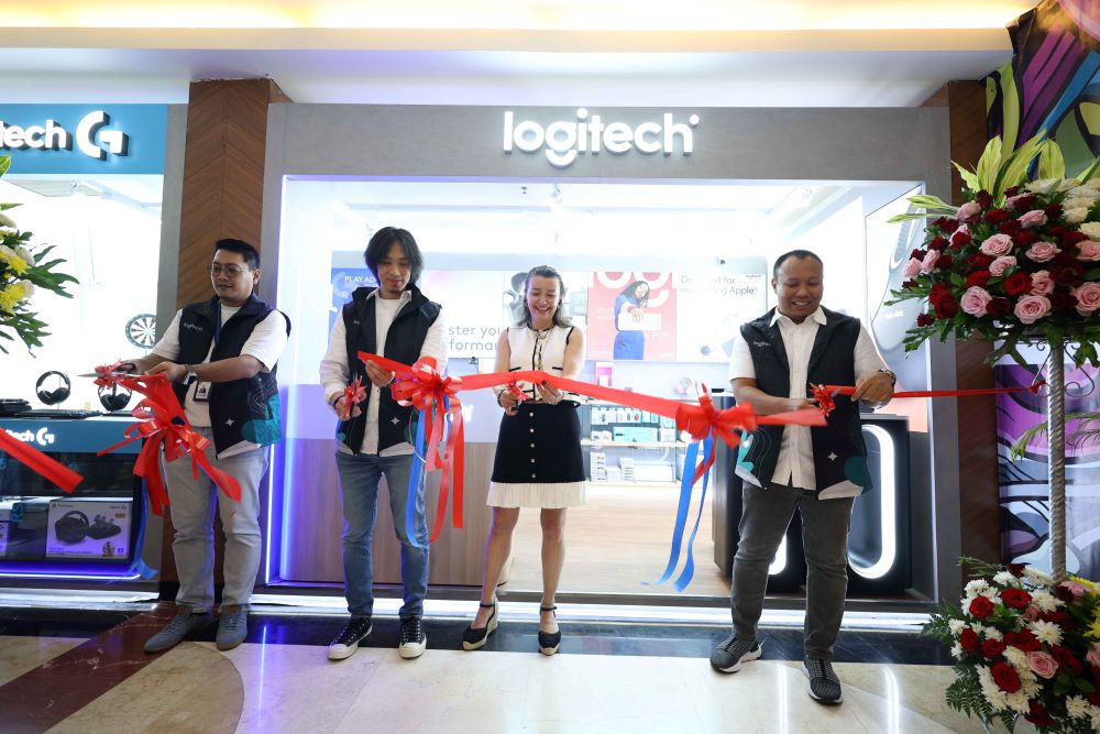 Logitech Resmikan Experience Store Terbaru di Pondok Indah MallGandeng Erajaya sebagai Strategi Ekspansi di Pusat Perbelanjaan Ternama Jakarta Logitech Resmikan Experience Store Terbaru di Pondok Indah MallGandeng Erajaya sebagai Strategi Ekspansi di Pusat Perbelanjaan Ternama Jakarta