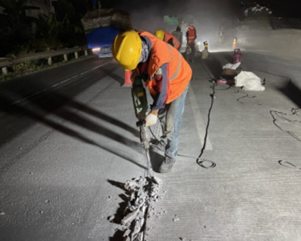 Jaga Kualitas Layanan Jalan Tol, PT Jasamarga Tollroad Maintenance Laksanakan Rekonstruksi Perkerasan di Ruas Jalan Tol Jakarta-Tangerang Jaga Kualitas Layanan Jalan Tol, PT Jasamarga Tollroad Maintenance Laksanakan Rekonstruksi Perkerasan di Ruas Jalan Tol Jakarta-Tangerang