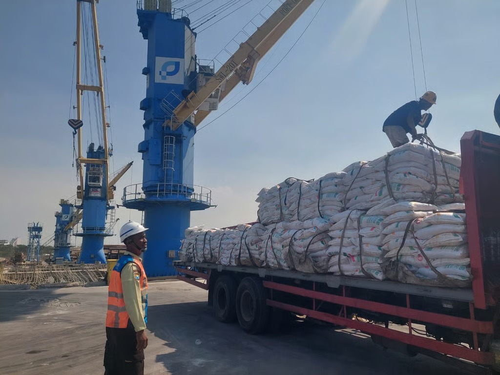 Perkuat Logistik Jawa Timur, Kinerja Pelabuhan Gresik Tumbuh Positif di Semester I – 2026 Perkuat Logistik Jawa Timur, Kinerja Pelabuhan Gresik Tumbuh Positif di Semester I – 2026