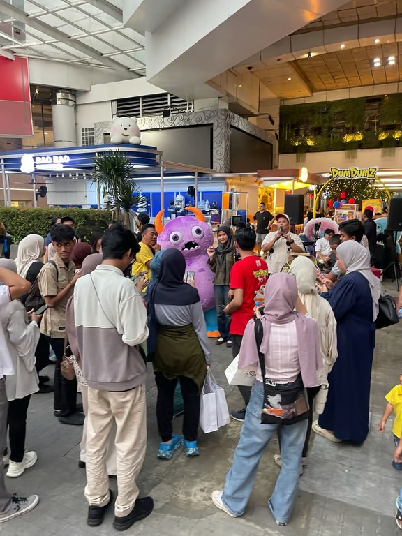 Dumdumz Bag Charm Sukses Ramaikan Pasaraya Blok M, Hadirkan Pengalaman Interaktif yang Tarik Antusiasme Ratusan Pengunjung Dumdumz Bag Charm Sukses Ramaikan Pasaraya Blok M, Hadirkan Pengalaman Interaktif yang Tarik Antusiasme Ratusan Pengunjung