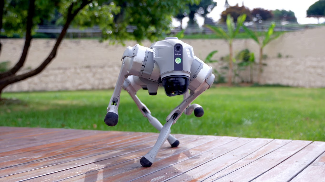 Robot Unitree Go2 untuk Edutainment dan Interaksi Publik Robot Unitree Go2 untuk Edutainment dan Interaksi Publik